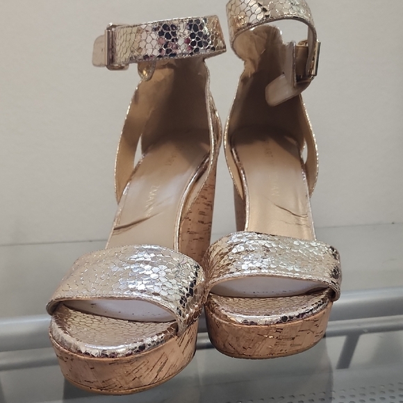 Stuart Weitzman Metallic Snakeskin Wedge Sandals Gold Platform - Picture 6 of 16